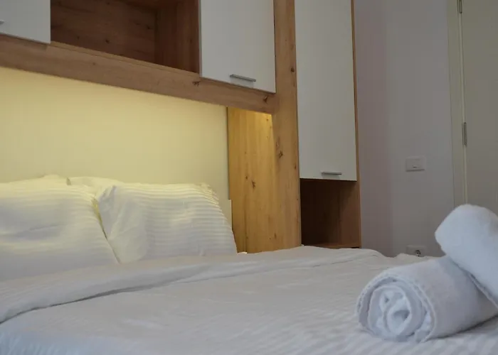 Dreamscape Komuna E Parisit Apartamento *