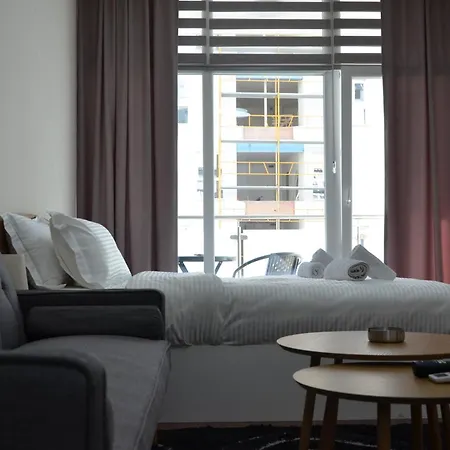 Dreamscape Komuna E Parisit * Τίρανα