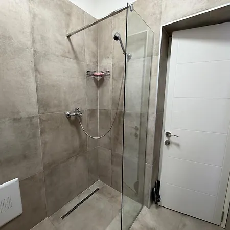 Dreamscape Komuna E Parisit Τίρανα